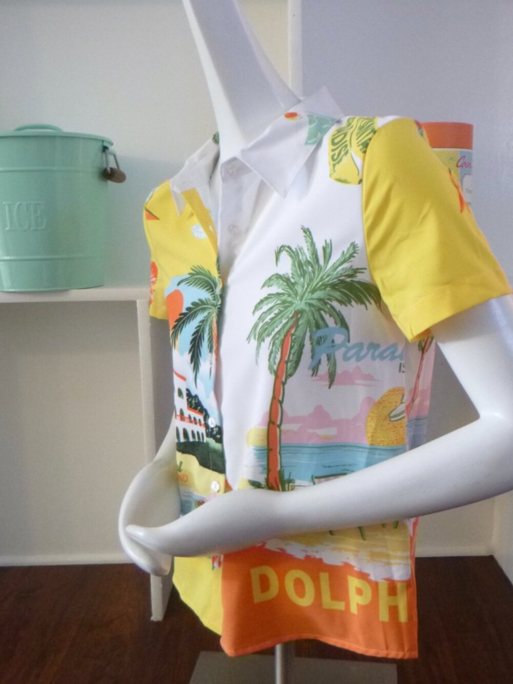 RICH & FAMOUS RESORT BLOUSE M NWT DOLPHINS & PALM TREES